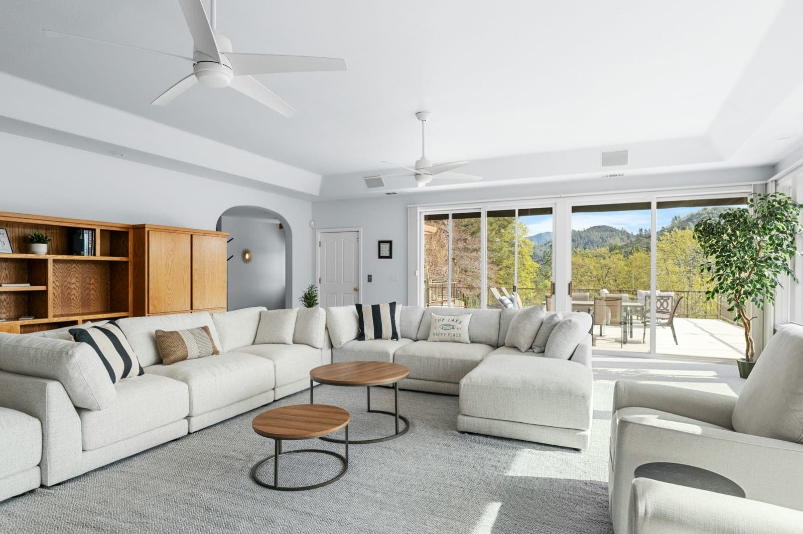 The Zen Haven: Family-Friendly Lakeside Oasis 2