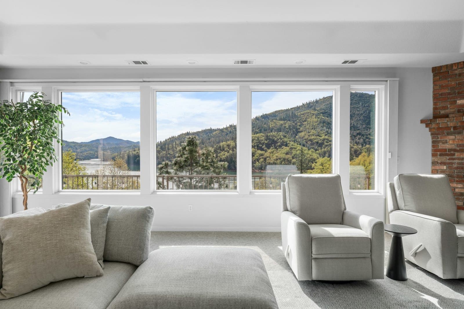 The Zen Haven: Family-Friendly Lakeside Oasis 3