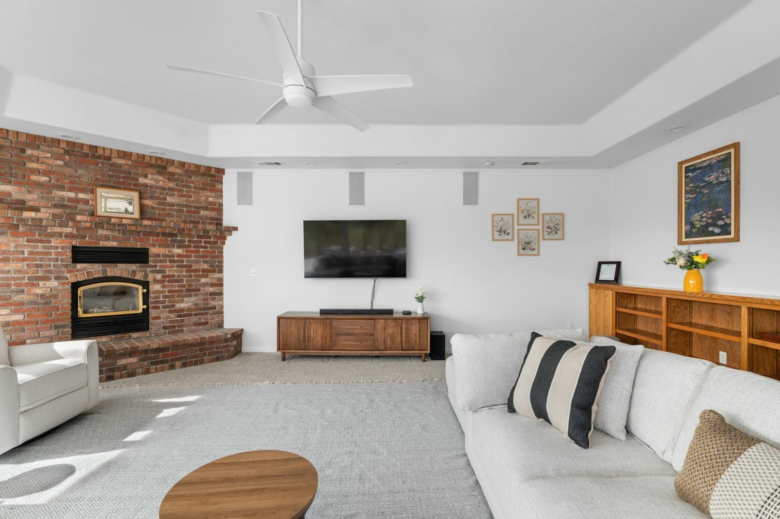 The Zen Haven: Family-Friendly Lakeside Oasis 5
