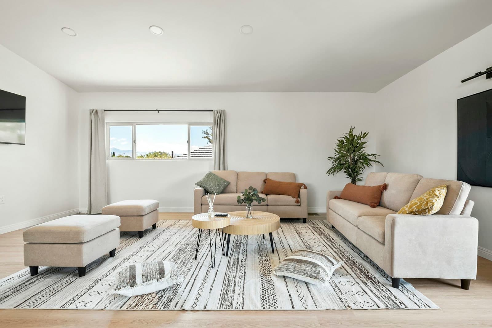 Retreat in Style: Elegant 6-Bedroom Haven-Premium Amenites 2