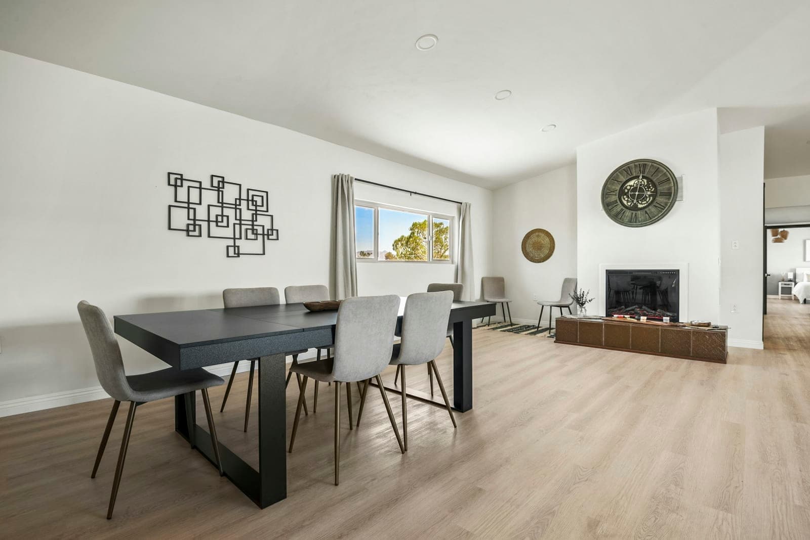 Retreat in Style: Elegant 6-Bedroom Haven-Premium Amenites 3