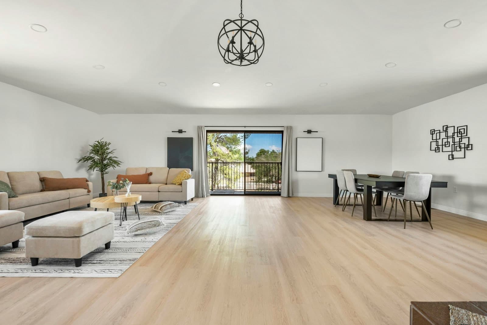 Retreat in Style: Elegant 6-Bedroom Haven-Premium Amenites