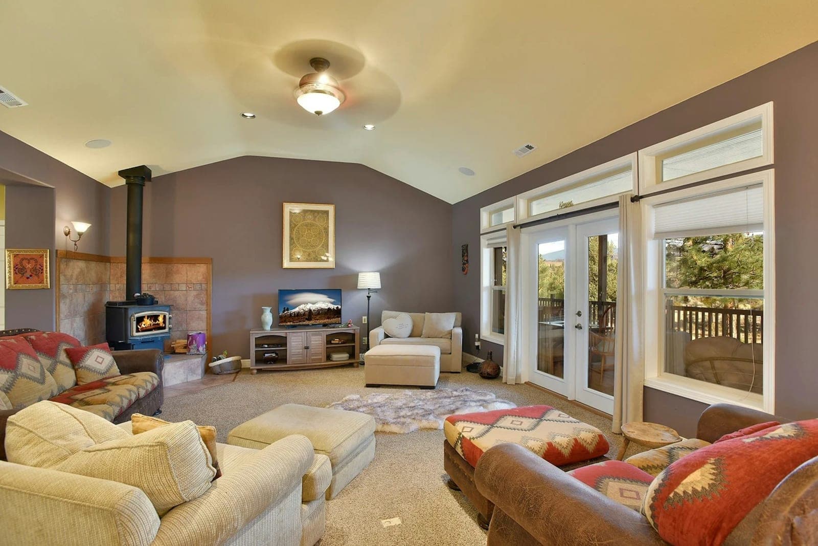 Retreat House with Sweeping Views at the Base ofMount Shasta 2