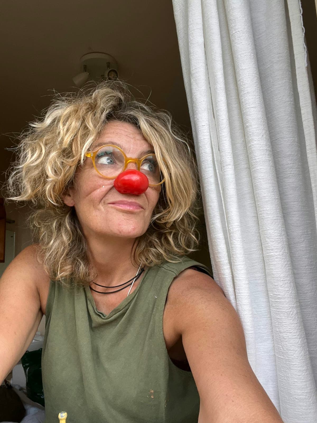 Hypnotist, Shamanic Alchemy Healer, Clown Facilitator. 3