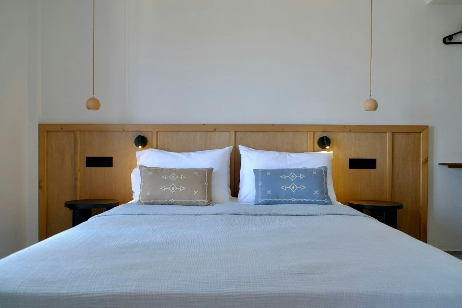 Evia Bay suites & Retreats 4