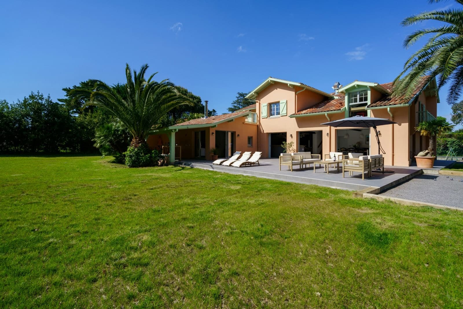 Boutique Retreat House in Biarritz – Surf, Yoga & Wellness