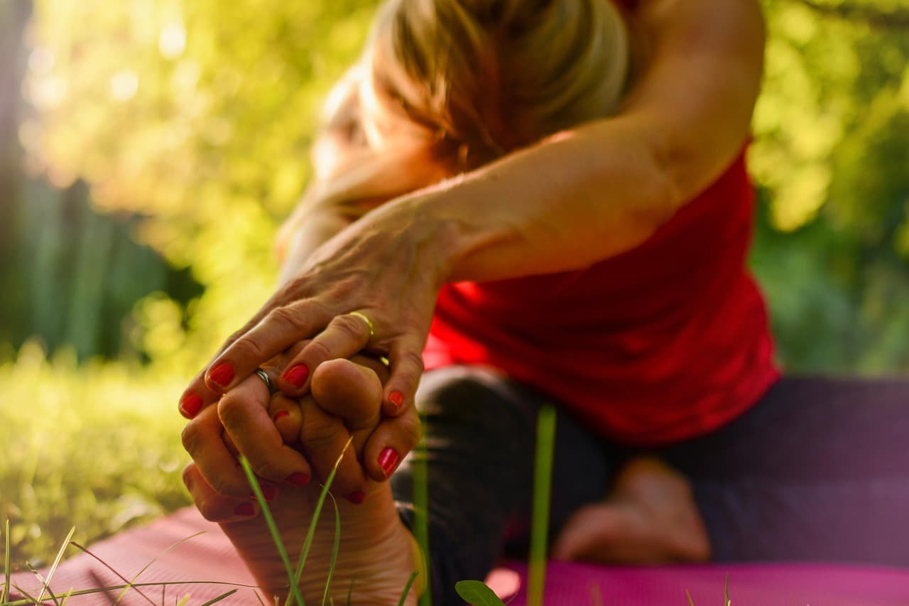 How Yoga Regulates the Nervous System: What Science Says About Safety, Stress & Healing